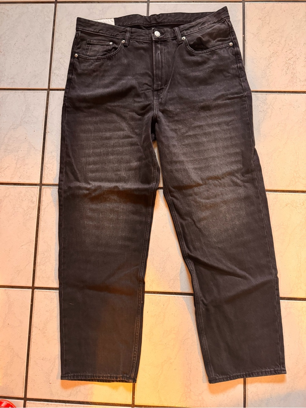 H&M Mens Loose Jeans - Classic Casual Wear